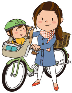 前に子どもを乗せた自転車とママ