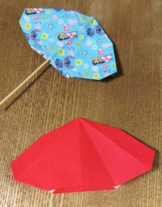 折り紙で作った傘
