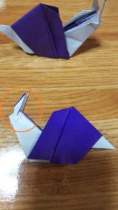 折られた紫色の折り紙