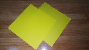 ２枚の黄色い折り紙