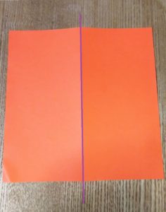 オレンジの一枚の折り紙