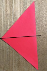 折った赤い折り紙