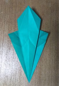 緑の折った折り紙