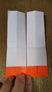 オレンジの折ったの折り紙