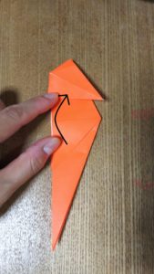 折られたオレンジの折り紙