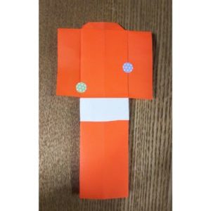 オレンジの折り紙で作った紙衣