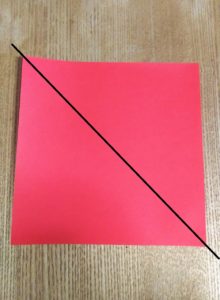 赤い一枚の折り紙