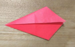 折られた赤い折り紙