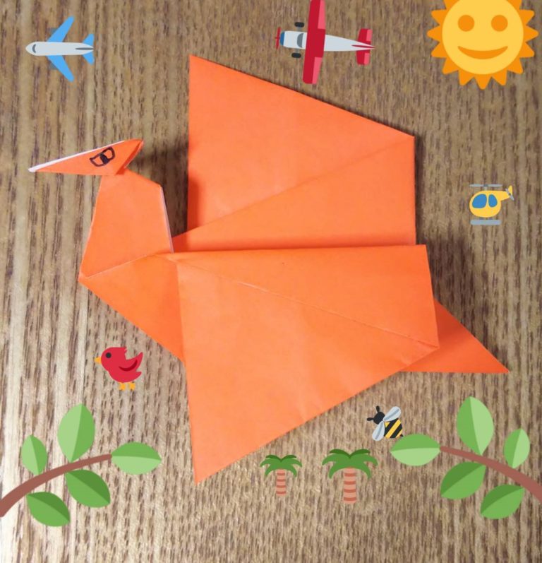 オレンジの折り紙で作ったプテラノドン