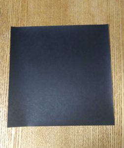 黒い一枚の折り紙