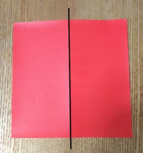 １枚の赤い折り紙