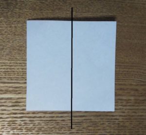 一枚の茶色の折り紙