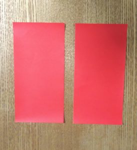 切られた１枚の赤い折り紙