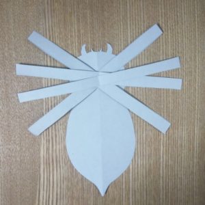 黒い折り紙で作ったクモ