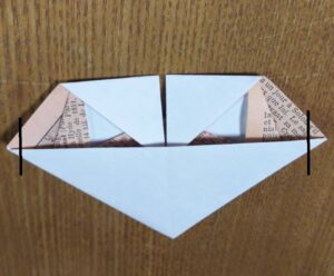 折り紙で作ったネクタイ付きのハート